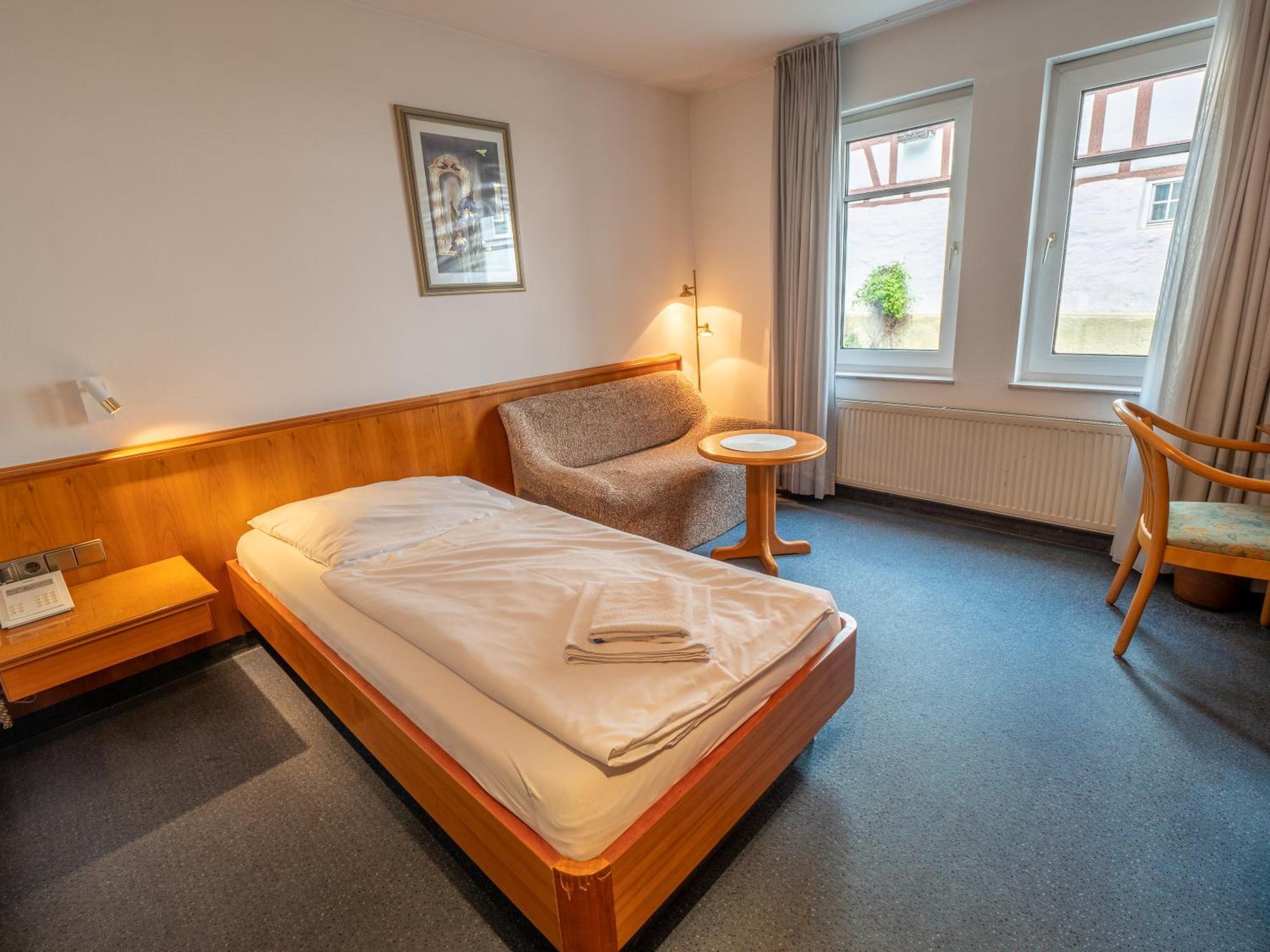 Hotel Pflum Mit Gaestehaus Нюртінген Екстер'єр фото