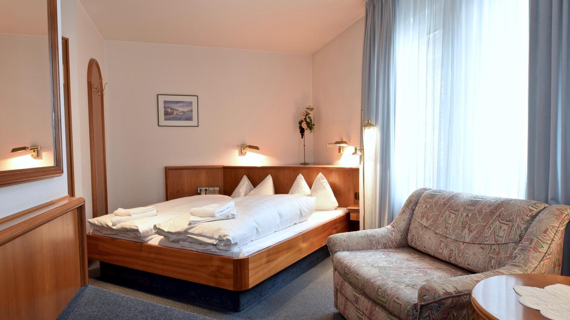 Hotel Pflum Mit Gaestehaus Нюртінген Екстер'єр фото