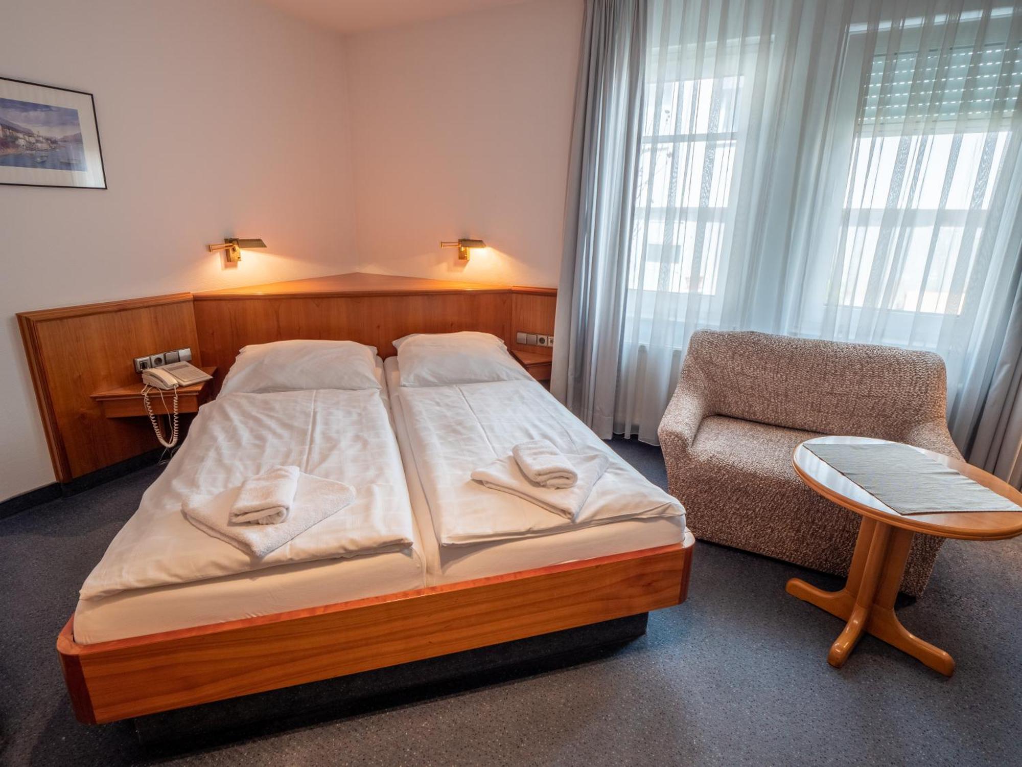 Hotel Pflum Mit Gaestehaus Нюртінген Номер фото